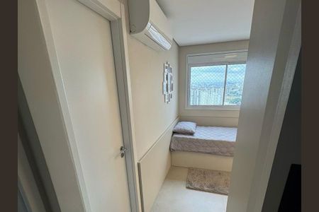 Quarto pequeno com cama simples e vista para a cidade. de apartamento à venda com 4 quartos, 82m² em Brás, São Paulo