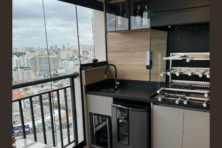 Apartamento à venda com 82m², 4 quartos e 2 vagasBalcony com vista para a cidade, com cozinha e banheiro pequenos, e uma vista para a cidade.