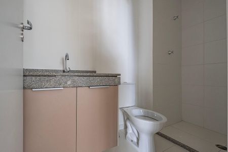 Banheiro de kitnet/studio à venda com 1 quarto, 24m² em Pinheiros, São Paulo