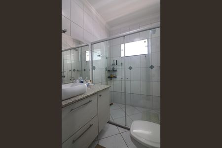 Casa à venda com 226m², 3 quartos e 6 vagasSuíte 1 Banheiro 