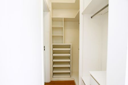 Apartamento à venda com 97m², 2 quartos e 1 vagaCloset da suíte 2