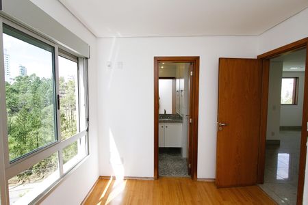 Quarto 1 - Suíte de apartamento à venda com 2 quartos, 97m² em Belvedere, Belo Horizonte