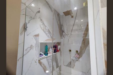 Apartamento à venda com 520m², 7 quartos e 3 vagas Apartamento à venda com 520m², 7 quartos e 3 vagasBanheiro da Suíte 2