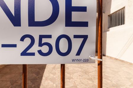 Casa à venda com 117m², 3 quartos e 2 vagas Casa à venda com 117m², 3 quartos e 2 vagasPlaquinha WYNY-223