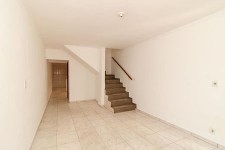 Casa à venda com 117m², 3 quartos e 2 vagas Casa à venda com 117m², 3 quartos e 2 vagasSala