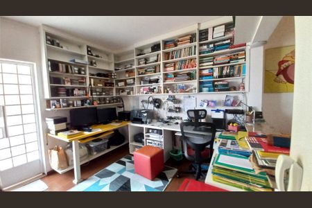 Casa à venda com 3 quartos, 171m² em Vila Gomes, São Paulo