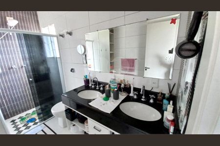 Casa à venda com 3 quartos, 171m² em Vila Gomes, São Paulo