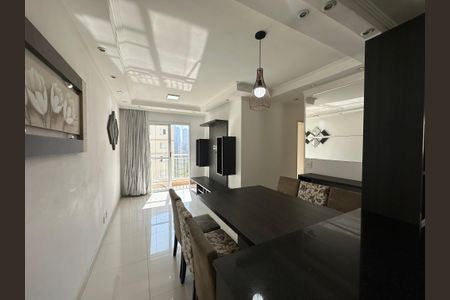 Sala de apartamento para alugar com 2 quartos, 65m² em Jardim Tupanci, Barueri