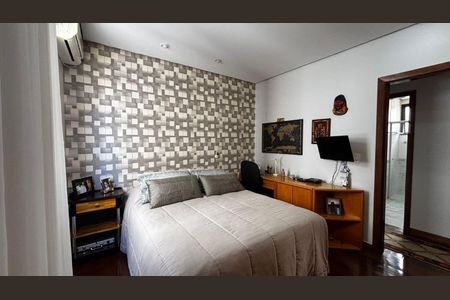 Apartamento à venda com 202m², 4 quartos e 3 vagas Apartamento à venda com 202m², 4 quartos e 3 vagasQuarto Suíte 2