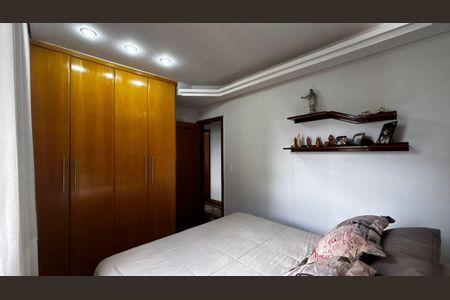 Apartamento à venda com 202m², 4 quartos e 3 vagas Apartamento à venda com 202m², 4 quartos e 3 vagasQuarto 3