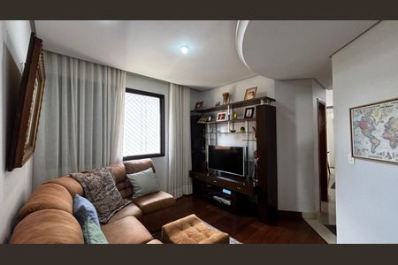 Apartamento à venda com 202m², 4 quartos e 3 vagas Apartamento à venda com 202m², 4 quartos e 3 vagasSala íntima