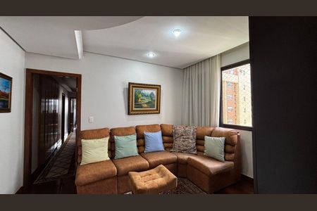 Apartamento à venda com 202m², 4 quartos e 3 vagas Apartamento à venda com 202m², 4 quartos e 3 vagasSala íntima