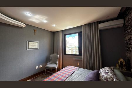 Apartamento à venda com 202m², 4 quartos e 3 vagas Apartamento à venda com 202m², 4 quartos e 3 vagasQuarto Suíte 1