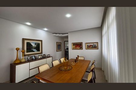 Apartamento à venda com 202m², 4 quartos e 3 vagas Apartamento à venda com 202m², 4 quartos e 3 vagasSala