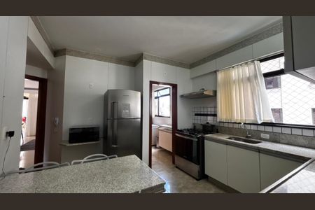 Apartamento à venda com 202m², 4 quartos e 3 vagas Apartamento à venda com 202m², 4 quartos e 3 vagasCozinha e área de serviço