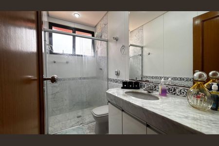 Apartamento à venda com 202m², 4 quartos e 3 vagas Apartamento à venda com 202m², 4 quartos e 3 vagasBanheiro Social