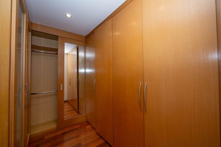 Apartamento à venda com 198m², 4 quartos e 3 vagasQUARTO3