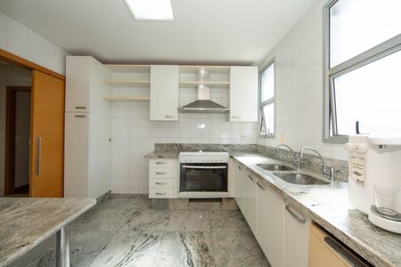 Apartamento à venda com 198m², 4 quartos e 3 vagasCOZINHA