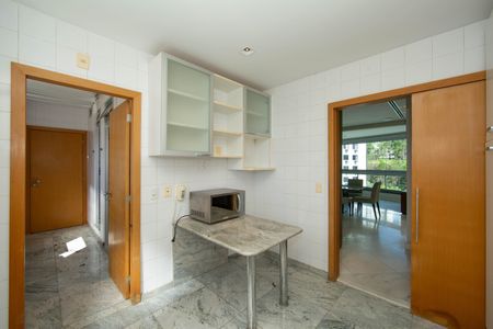 Apartamento à venda com 198m², 4 quartos e 3 vagasCOZINHA