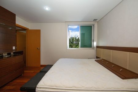 Apartamento à venda com 198m², 4 quartos e 3 vagasQUARTO3