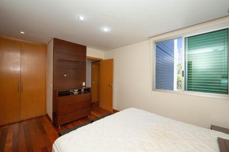 Apartamento à venda com 198m², 4 quartos e 3 vagasQUARTO3