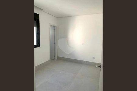 Casa à venda com 230m², 3 quartos e 4 vagas
