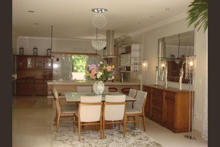 Casa de condomínio à venda com 390m², 4 quartos e 3 vagasFoto 01