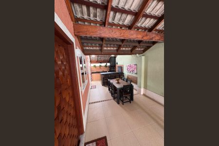 Casa de condomínio à venda com 168m², 3 quartos e 3 vagasFoto 01