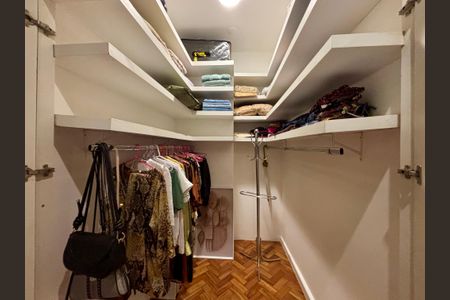 Apartamento à venda com 75m², 1 quarto e sem vagaSuíte - closet