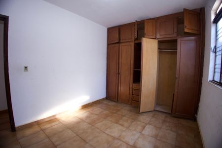 Casa para alugar com 308m², 3 quartos e 3 vagas Casa para alugar com 308m², 3 quartos e 3 vagasQuarto 2