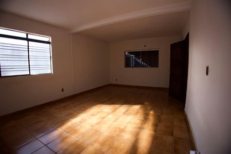Casa para alugar com 308m², 3 quartos e 3 vagas Casa para alugar com 308m², 3 quartos e 3 vagasSala 2