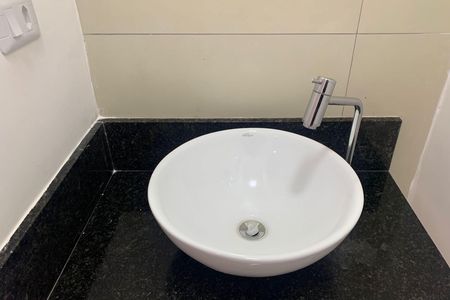 Apartamento para alugar com 75m², 2 quartos e 1 vaga Apartamento para alugar com 75m², 2 quartos e 1 vagaBanheiro