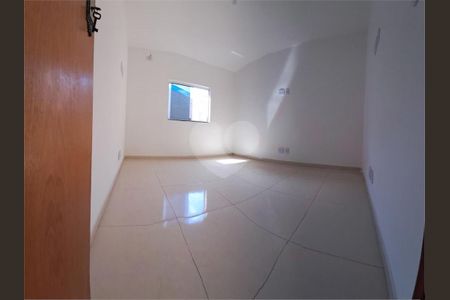 Casa à venda com 3 quartos, 100m² em Jardim Eliane, São Paulo