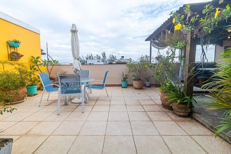 Apartamento à venda com 256m², 5 quartos e 2 vagas Apartamento à venda com 256m², 5 quartos e 2 vagasÁrea externa