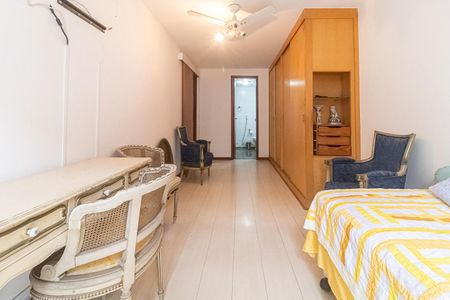 Apartamento à venda com 256m², 5 quartos e 2 vagas Apartamento à venda com 256m², 5 quartos e 2 vagasQuarto 4