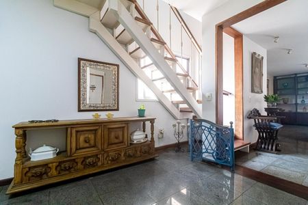 Apartamento à venda com 256m², 5 quartos e 2 vagas Apartamento à venda com 256m², 5 quartos e 2 vagasSala
