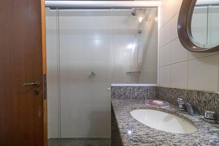 Apartamento à venda com 256m², 5 quartos e 2 vagas Apartamento à venda com 256m², 5 quartos e 2 vagasBanheiro