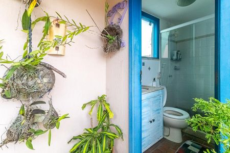 Apartamento à venda com 256m², 5 quartos e 2 vagas Apartamento à venda com 256m², 5 quartos e 2 vagasBanheiro