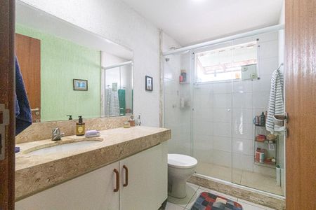 Apartamento à venda com 256m², 5 quartos e 2 vagas Apartamento à venda com 256m², 5 quartos e 2 vagasBanheiro