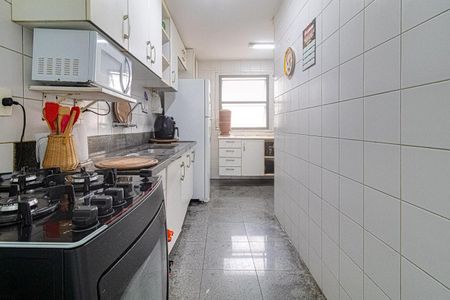 Apartamento à venda com 256m², 5 quartos e 2 vagas Apartamento à venda com 256m², 5 quartos e 2 vagasCozinha