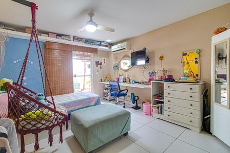 Apartamento à venda com 256m², 5 quartos e 2 vagas Apartamento à venda com 256m², 5 quartos e 2 vagasQuarto 5