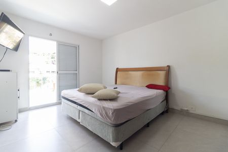 Casa à venda com 200m², 3 quartos e 2 vagas Casa à venda com 200m², 3 quartos e 2 vagasSuíte