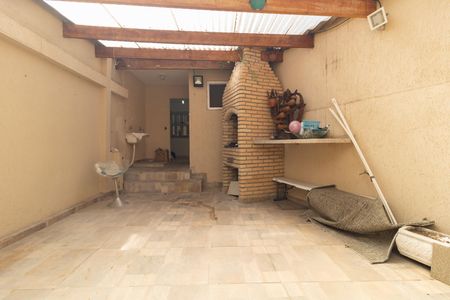 Casa à venda com 200m², 3 quartos e 2 vagas Casa à venda com 200m², 3 quartos e 2 vagasQuintal