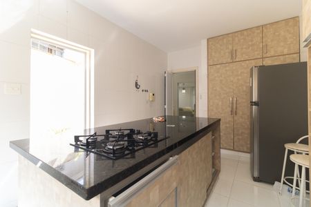 Casa à venda com 200m², 3 quartos e 2 vagas Casa à venda com 200m², 3 quartos e 2 vagasCozinha