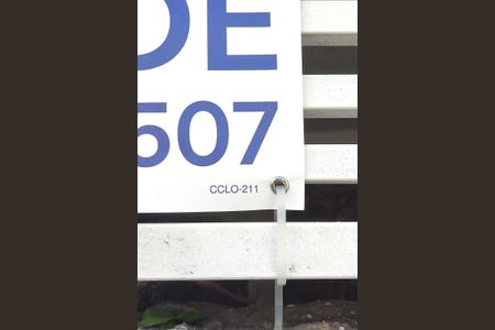 Casa à venda com 200m², 3 quartos e 2 vagas Casa à venda com 200m², 3 quartos e 2 vagasFachada