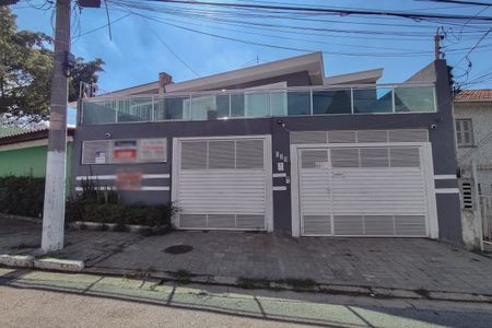Casa à venda com 200m², 3 quartos e 2 vagas Casa à venda com 200m², 3 quartos e 2 vagasFachada