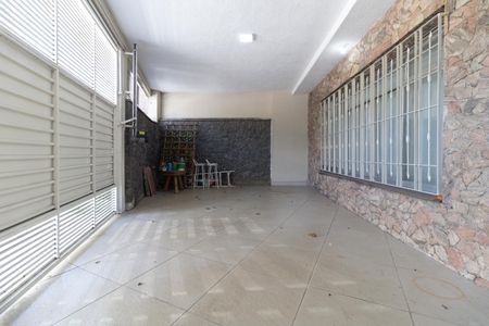 Casa à venda com 200m², 3 quartos e 2 vagas Casa à venda com 200m², 3 quartos e 2 vagasGaragem