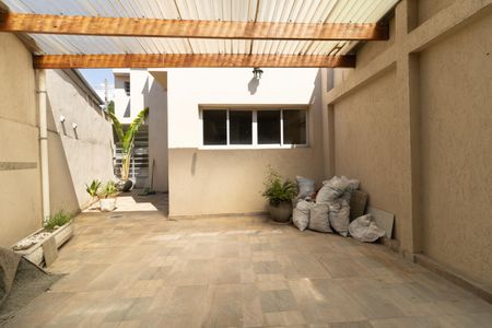 Casa à venda com 200m², 3 quartos e 2 vagas Casa à venda com 200m², 3 quartos e 2 vagasQuintal
