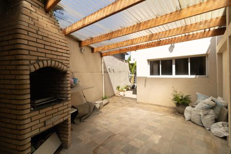 Casa à venda com 200m², 3 quartos e 2 vagas Casa à venda com 200m², 3 quartos e 2 vagasQuintal