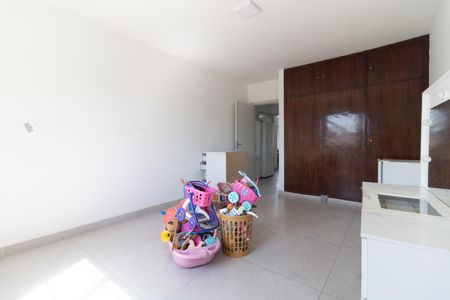 Casa à venda com 200m², 3 quartos e 2 vagas Casa à venda com 200m², 3 quartos e 2 vagasQuarto 3